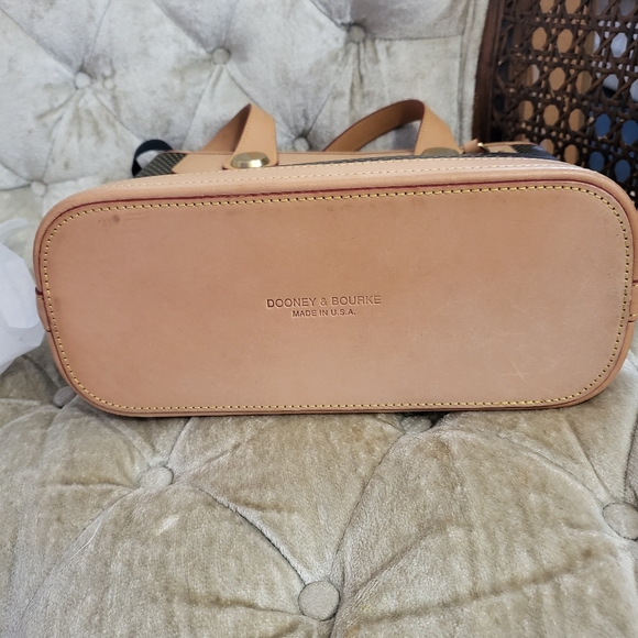 Authentic Dooney and Bourke  Top zip Shopping tote - Picture 5 of 13